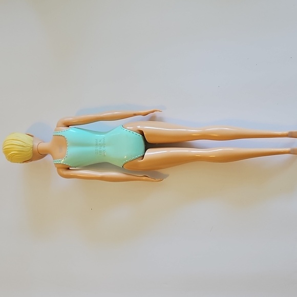 Barbie in Aqua Swimsuit - Picture 3 of 4
